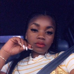 Meet your Posher, Olivia